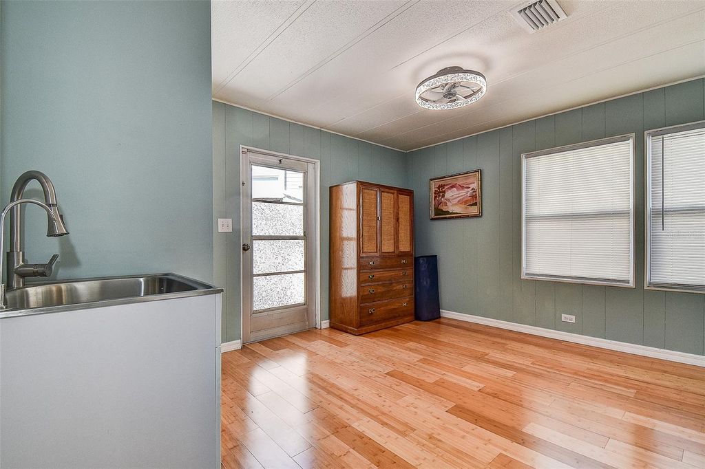 Image 29 of property listing at 505 RIVERVIEW LANE, Tarpon Springs, FL 34689