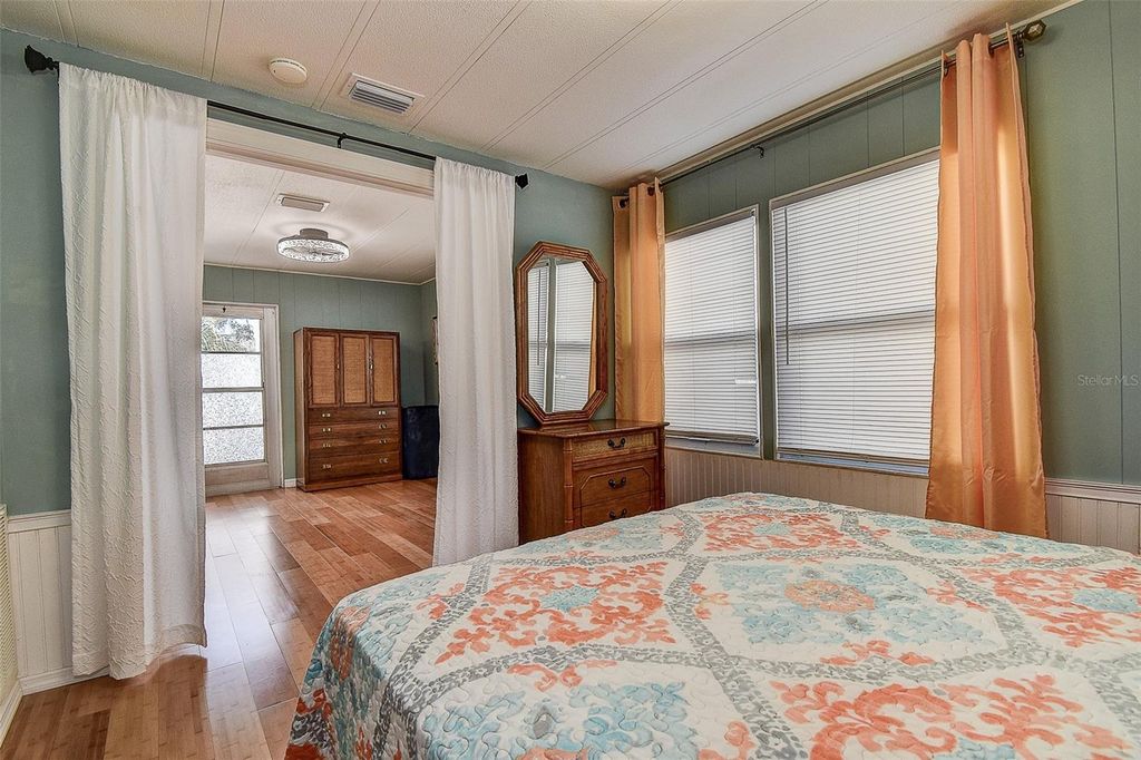 Image 32 of property listing at 505 RIVERVIEW LANE, Tarpon Springs, FL 34689