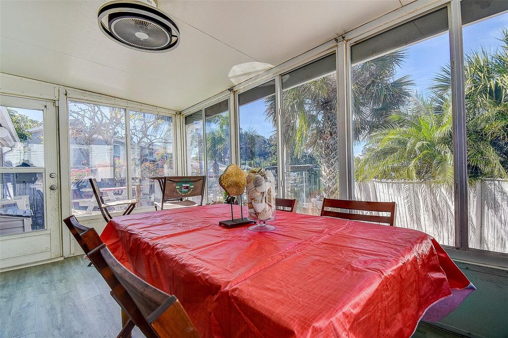 Image 33 of property listing at 505 RIVERVIEW LANE, Tarpon Springs, FL 34689