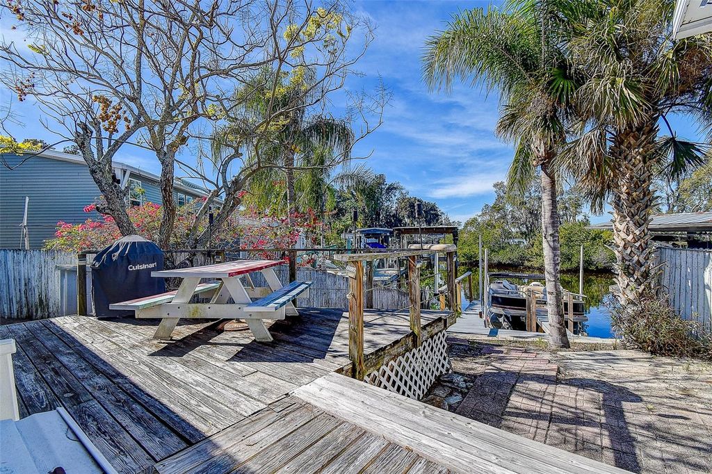 Image 35 of property listing at 505 RIVERVIEW LANE, Tarpon Springs, FL 34689