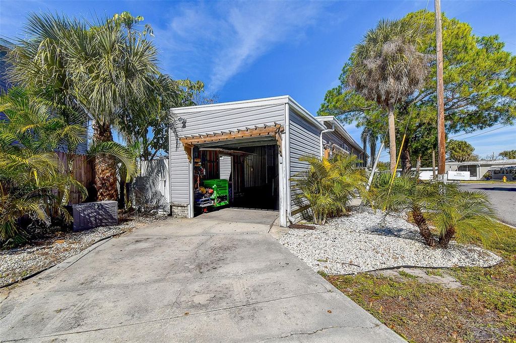 Image 39 of property listing at 505 RIVERVIEW LANE, Tarpon Springs, FL 34689