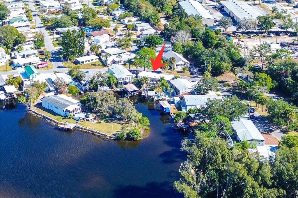 Image 7 of property listing at 505 RIVERVIEW LANE, Tarpon Springs, FL 34689