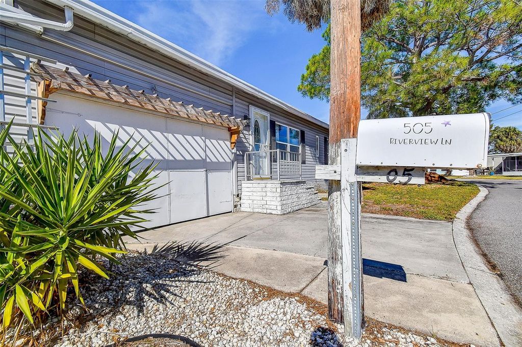 Image 9 of property listing at 505 RIVERVIEW LANE, Tarpon Springs, FL 34689