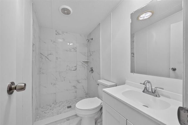 225 SKYLINE DRIVE, Lady Lake, FL 32159