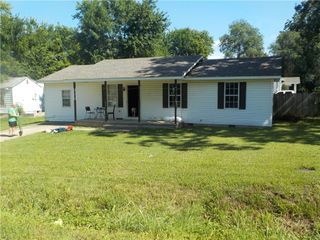 108 NE Boston Street, Gravette, AR 72736