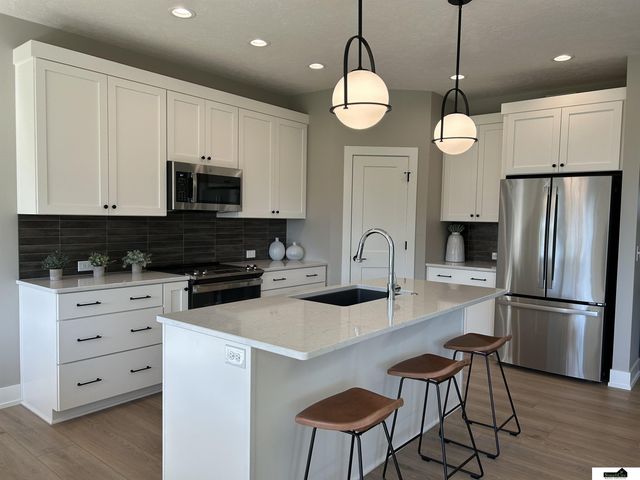 9100 Whitmer Drive, Lincoln, NE 68520