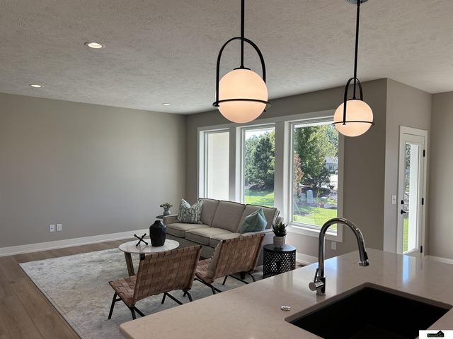 9100 Whitmer Drive, Lincoln, NE 68520