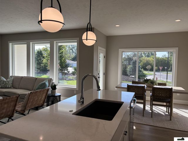 9100 Whitmer Drive, Lincoln, NE 68520