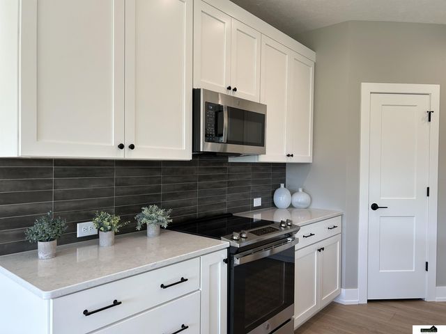 9100 Whitmer Drive, Lincoln, NE 68520