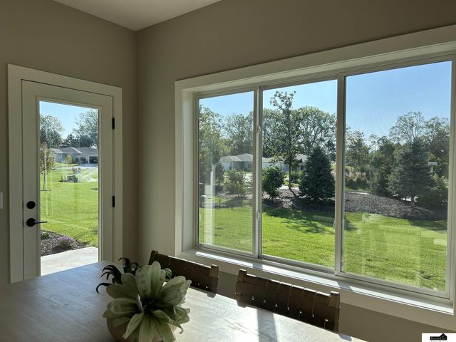 9100 Whitmer Drive, Lincoln, NE 68520