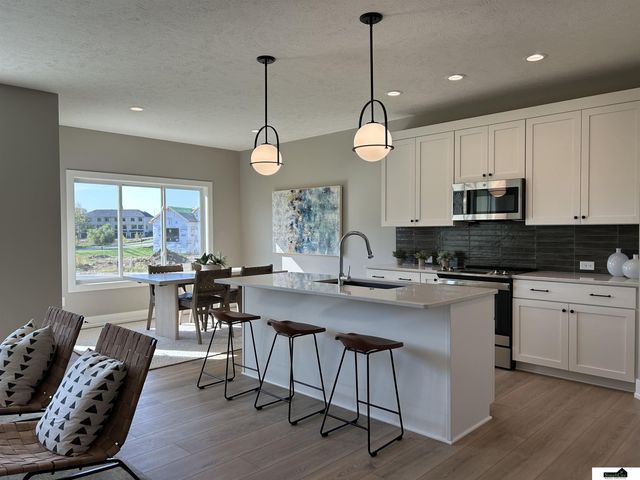 9100 Whitmer Drive, Lincoln, NE 68520