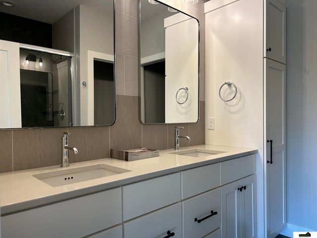 9100 Whitmer Drive, Lincoln, NE 68520