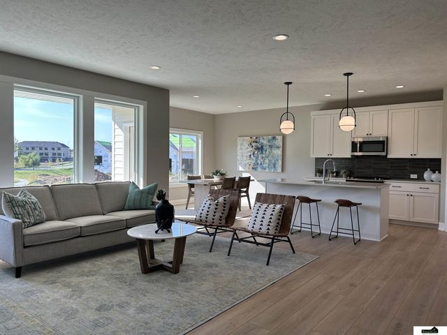 9100 Whitmer Drive, Lincoln, NE 68520