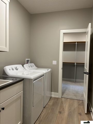 9100 Whitmer Drive, Lincoln, NE 68520