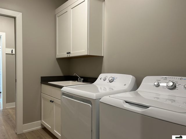 9100 Whitmer Drive, Lincoln, NE 68520