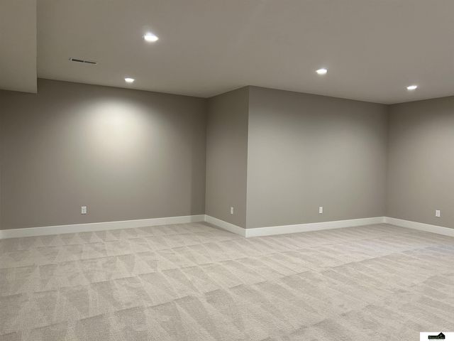 9100 Whitmer Drive, Lincoln, NE 68520