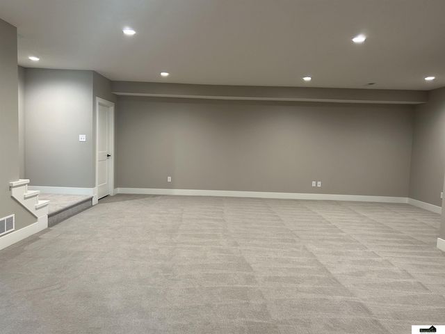 9100 Whitmer Drive, Lincoln, NE 68520