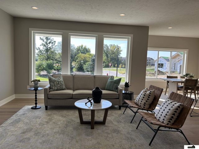 9100 Whitmer Drive, Lincoln, NE 68520