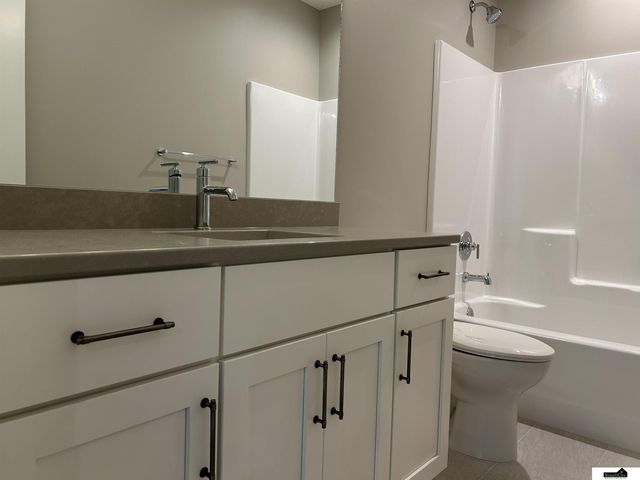 9100 Whitmer Drive, Lincoln, NE 68520