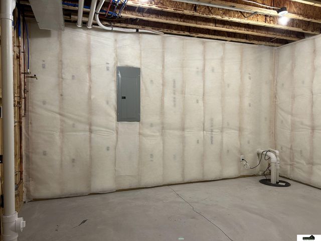 9100 Whitmer Drive, Lincoln, NE 68520