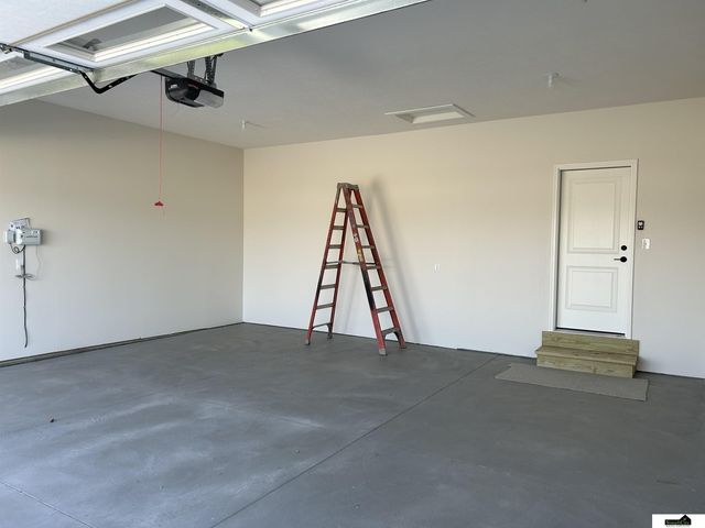 9100 Whitmer Drive, Lincoln, NE 68520