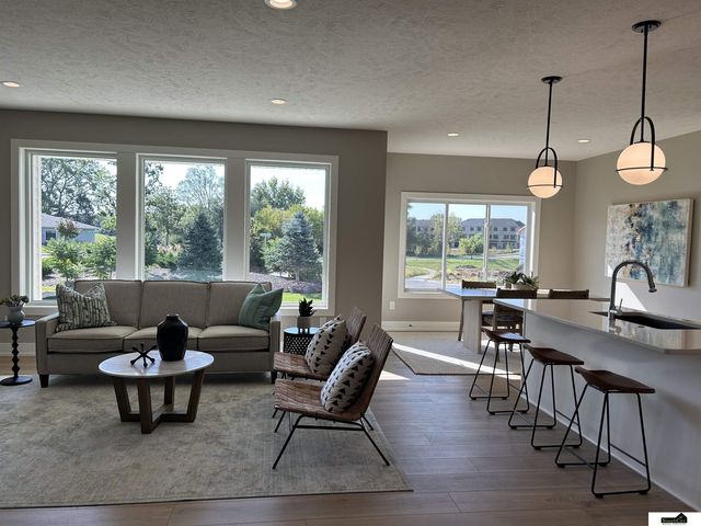 9100 Whitmer Drive, Lincoln, NE 68520