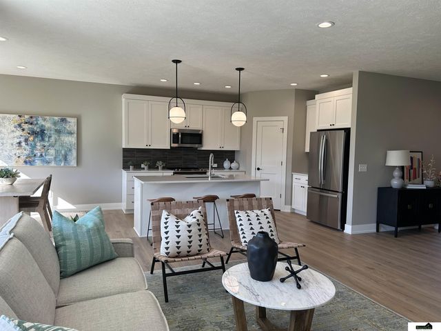 9100 Whitmer Drive, Lincoln, NE 68520