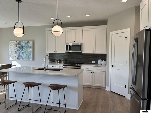 9100 Whitmer Drive, Lincoln, NE 68520