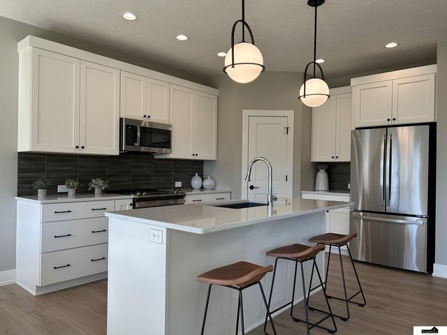 9100 Whitmer Drive, Lincoln, NE 68520