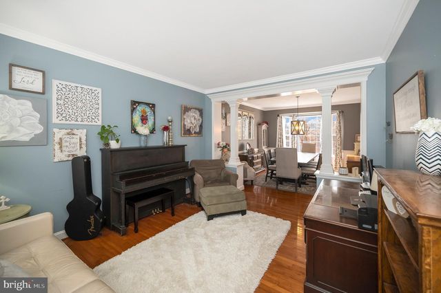 8 OAK CREST CT, Fredericksburg, VA 22405