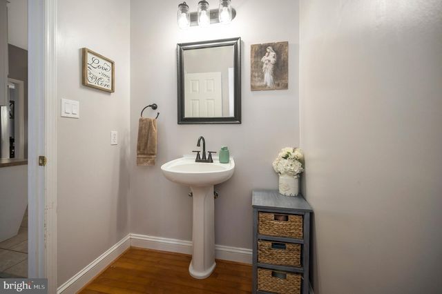 8 OAK CREST CT, Fredericksburg, VA 22405