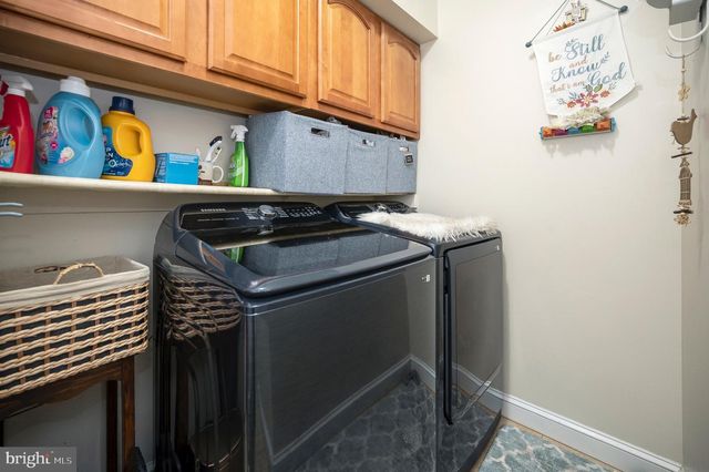 8 OAK CREST CT, Fredericksburg, VA 22405