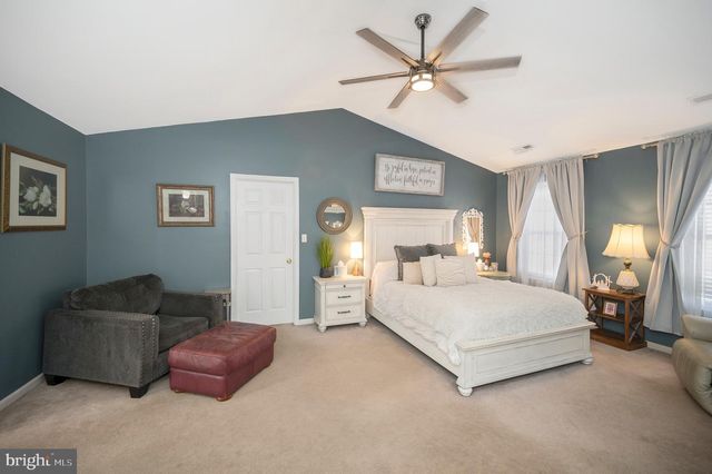 8 OAK CREST CT, Fredericksburg, VA 22405