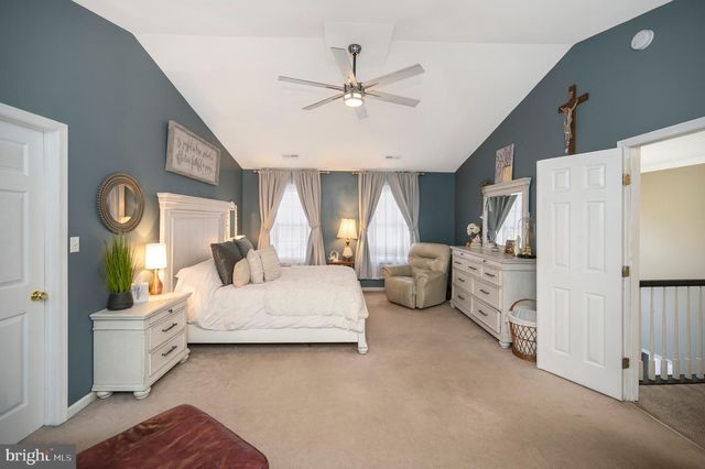 8 OAK CREST CT, Fredericksburg, VA 22405