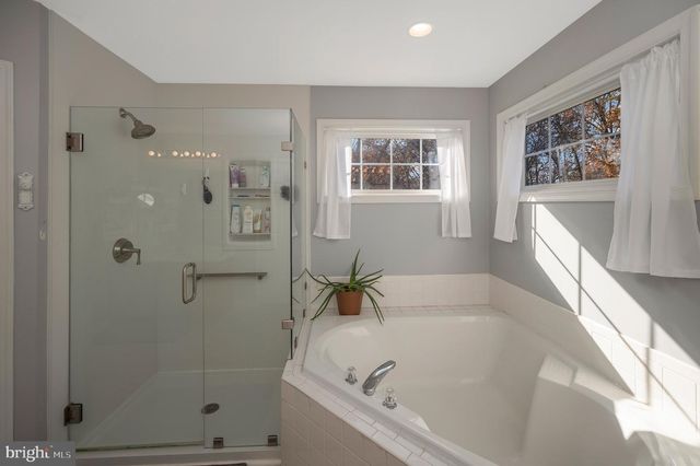 8 OAK CREST CT, Fredericksburg, VA 22405