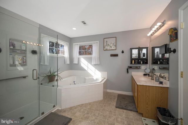 8 OAK CREST CT, Fredericksburg, VA 22405