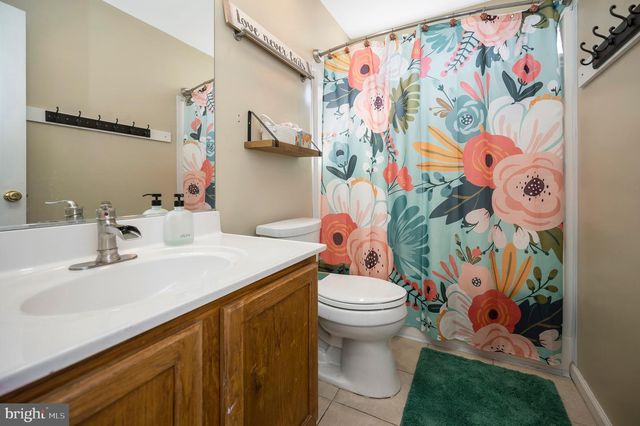 8 OAK CREST CT, Fredericksburg, VA 22405