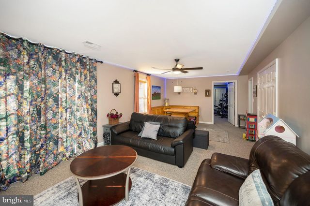 8 OAK CREST CT, Fredericksburg, VA 22405