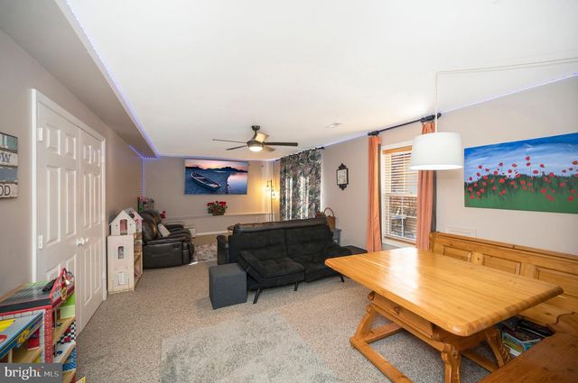 8 OAK CREST CT, Fredericksburg, VA 22405