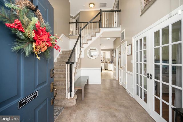 8 OAK CREST CT, Fredericksburg, VA 22405