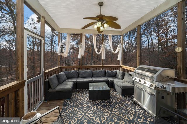 8 OAK CREST CT, Fredericksburg, VA 22405