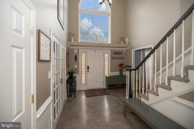 8 OAK CREST CT, Fredericksburg, VA 22405