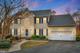 8 OAK CREST CT, Fredericksburg, VA 22405