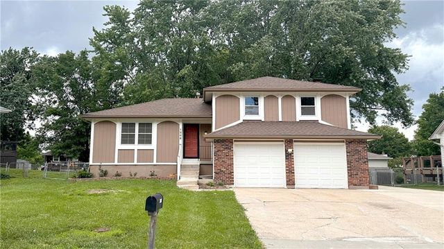 1208 SE 4th Terrace, Lee's Summit, MO 64063