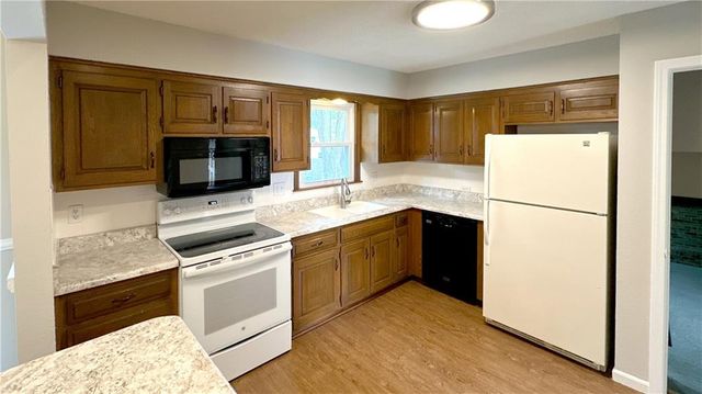 1208 SE 4th Terrace, Lee's Summit, MO 64063