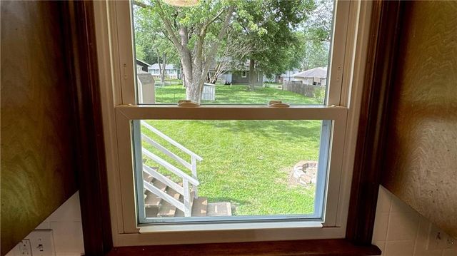 1208 SE 4th Terrace, Lee's Summit, MO 64063