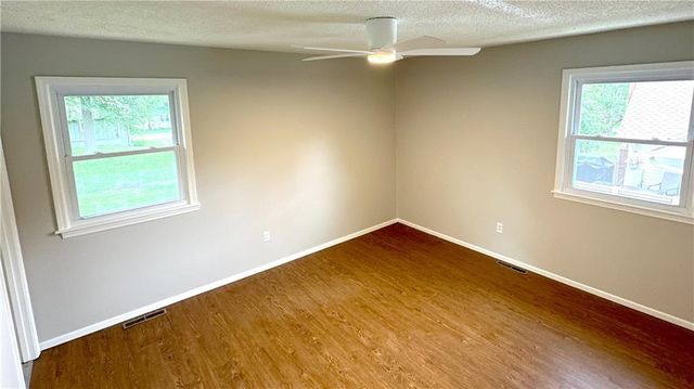 1208 SE 4th Terrace, Lee's Summit, MO 64063