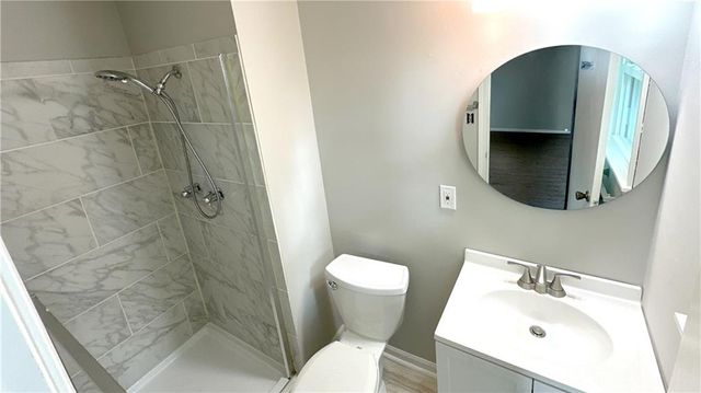 1208 SE 4th Terrace, Lee's Summit, MO 64063