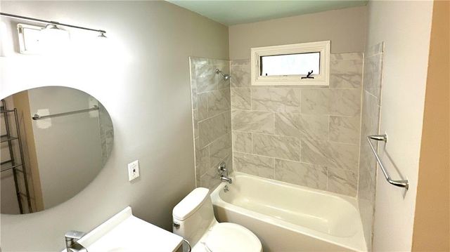 1208 SE 4th Terrace, Lee's Summit, MO 64063