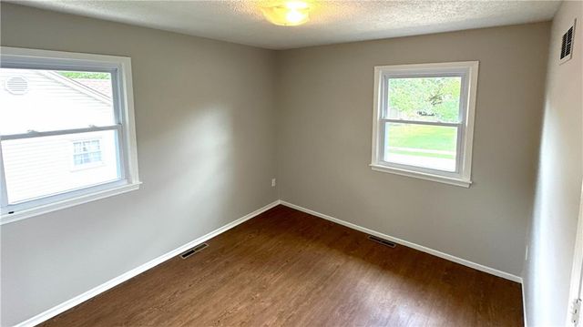 1208 SE 4th Terrace, Lee's Summit, MO 64063